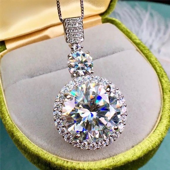 Price firm! New 11 carats Diamond Moissanite Necklace - Picture 4 of 9
